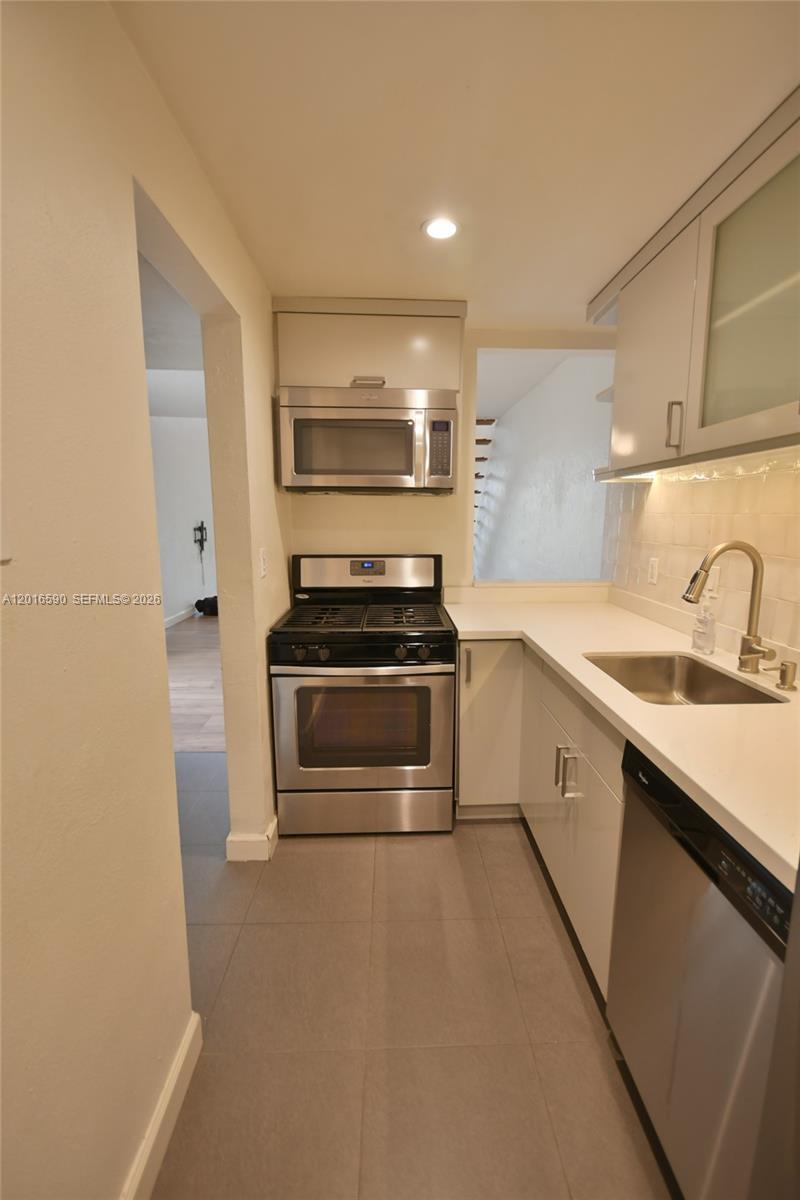 6884 N Kendall Dr #C401, Pinecrest FL 33156