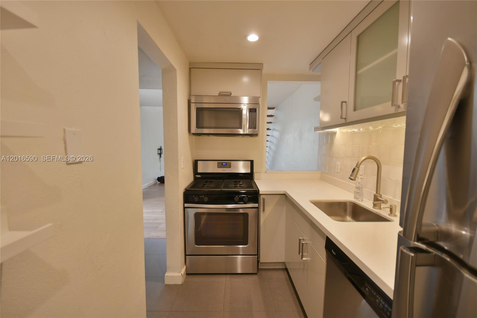 6884 N Kendall Dr #C401, Pinecrest FL 33156