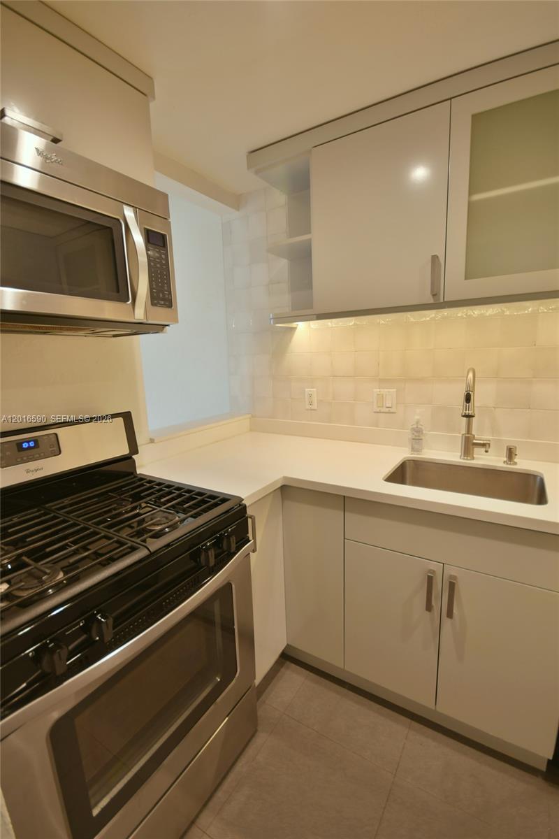 6884 N Kendall Dr #C401, Pinecrest FL 33156