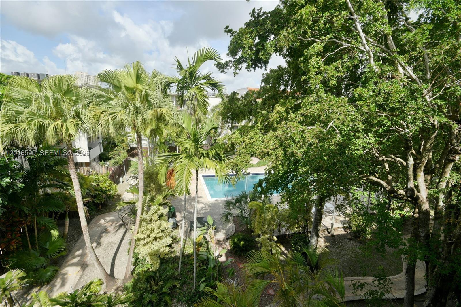 6884 N Kendall Dr #C401, Pinecrest FL 33156