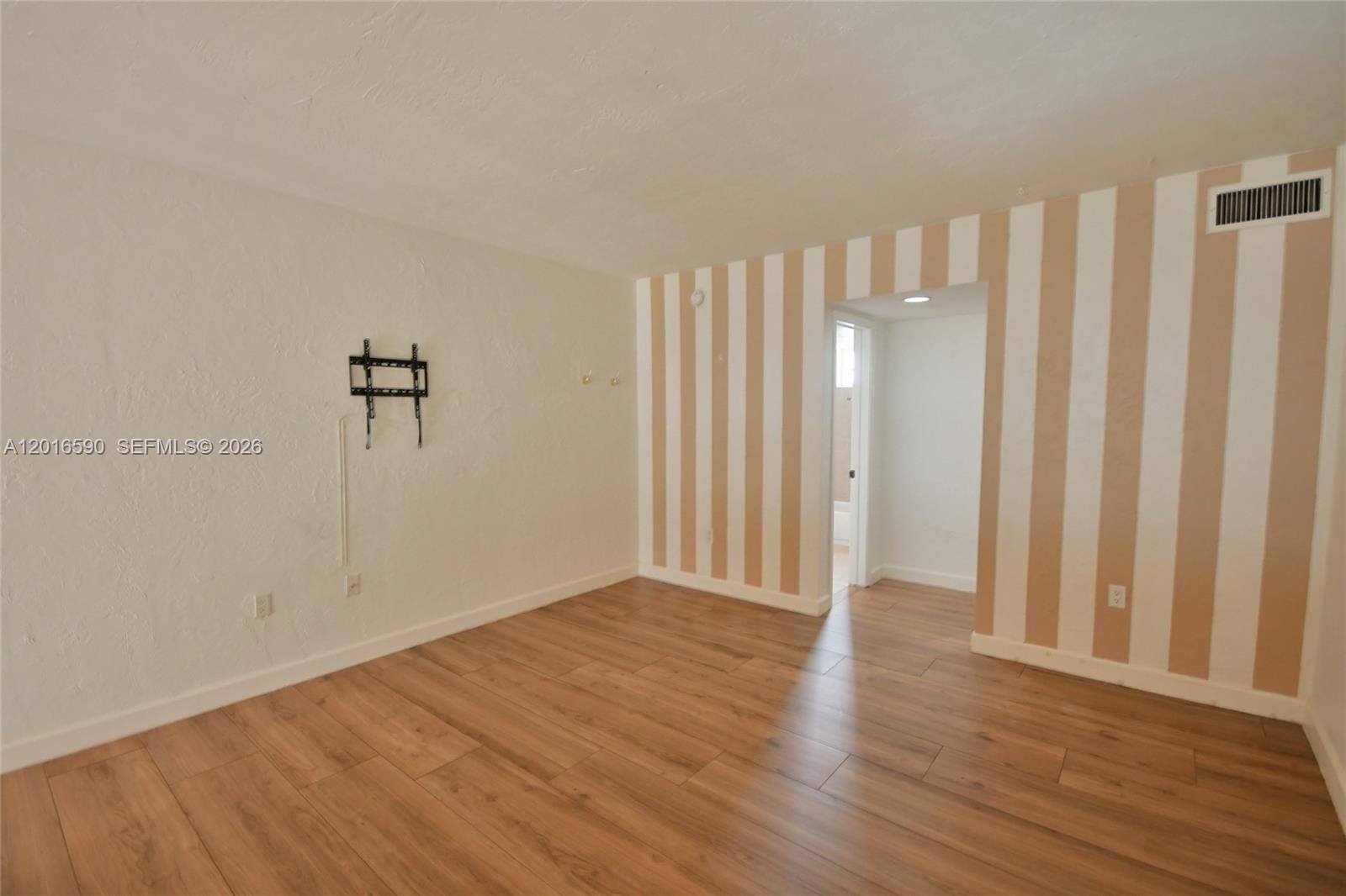 6884 N Kendall Dr #C401, Pinecrest FL 33156
