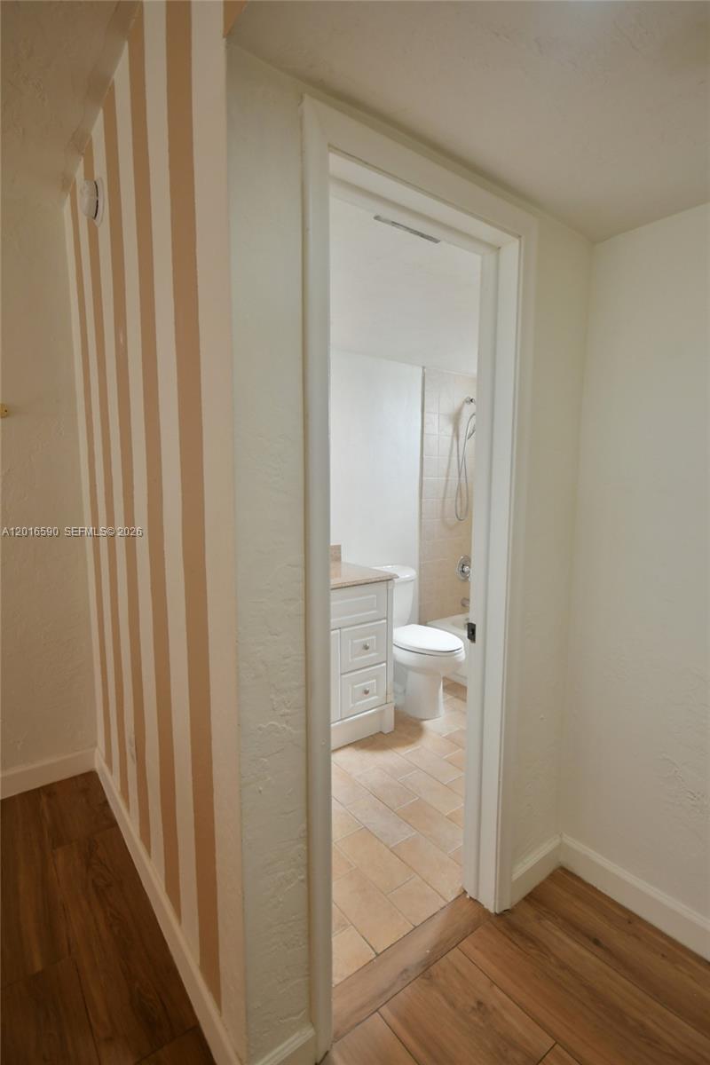 6884 N Kendall Dr #C401, Pinecrest FL 33156