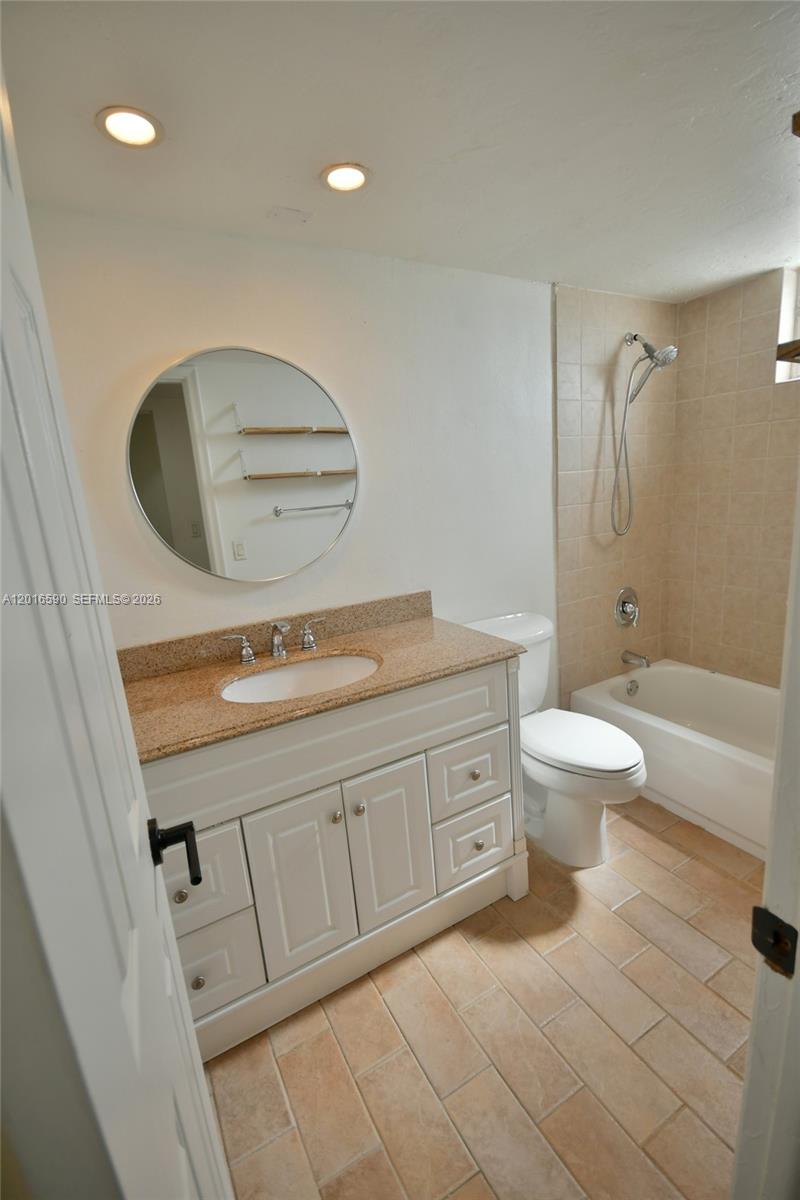 6884 N Kendall Dr #C401, Pinecrest FL 33156