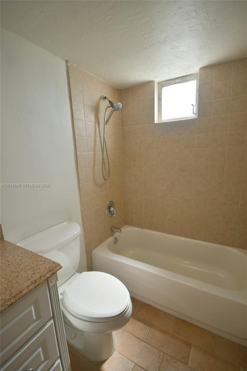 6884 N Kendall Dr #C401, Pinecrest FL 33156