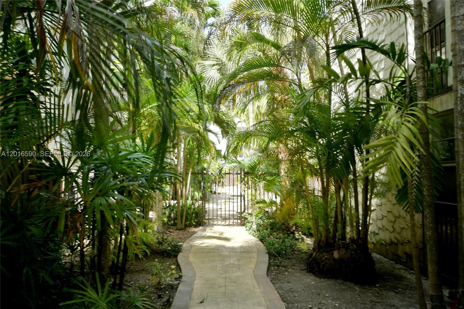 6884 N Kendall Dr #C401, Pinecrest FL 33156