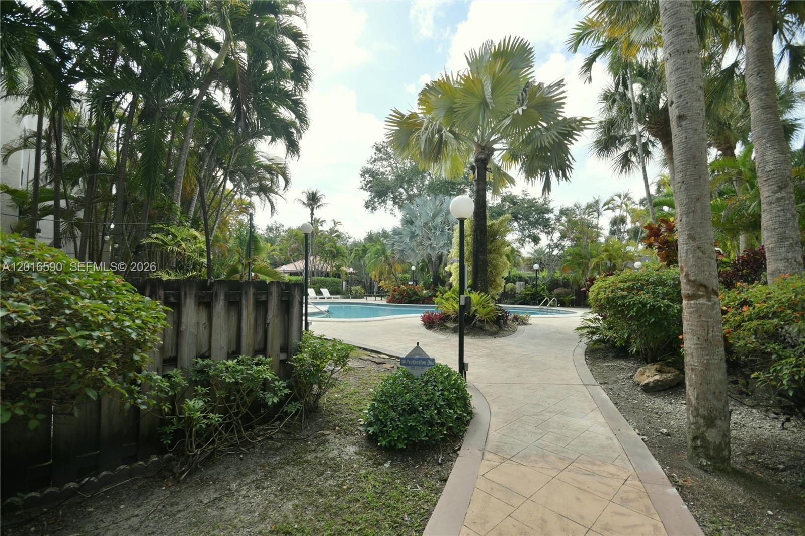 6884 N Kendall Dr #C401, Pinecrest FL 33156