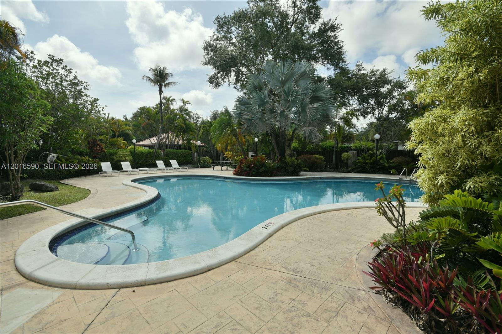6884 N Kendall Dr #C401, Pinecrest FL 33156