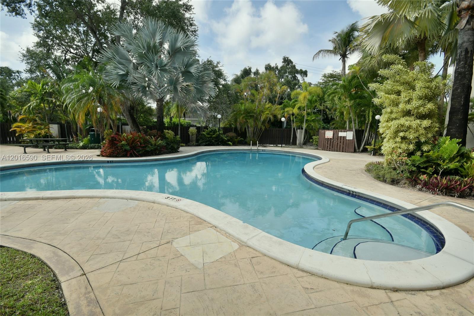 6884 N Kendall Dr #C401, Pinecrest FL 33156