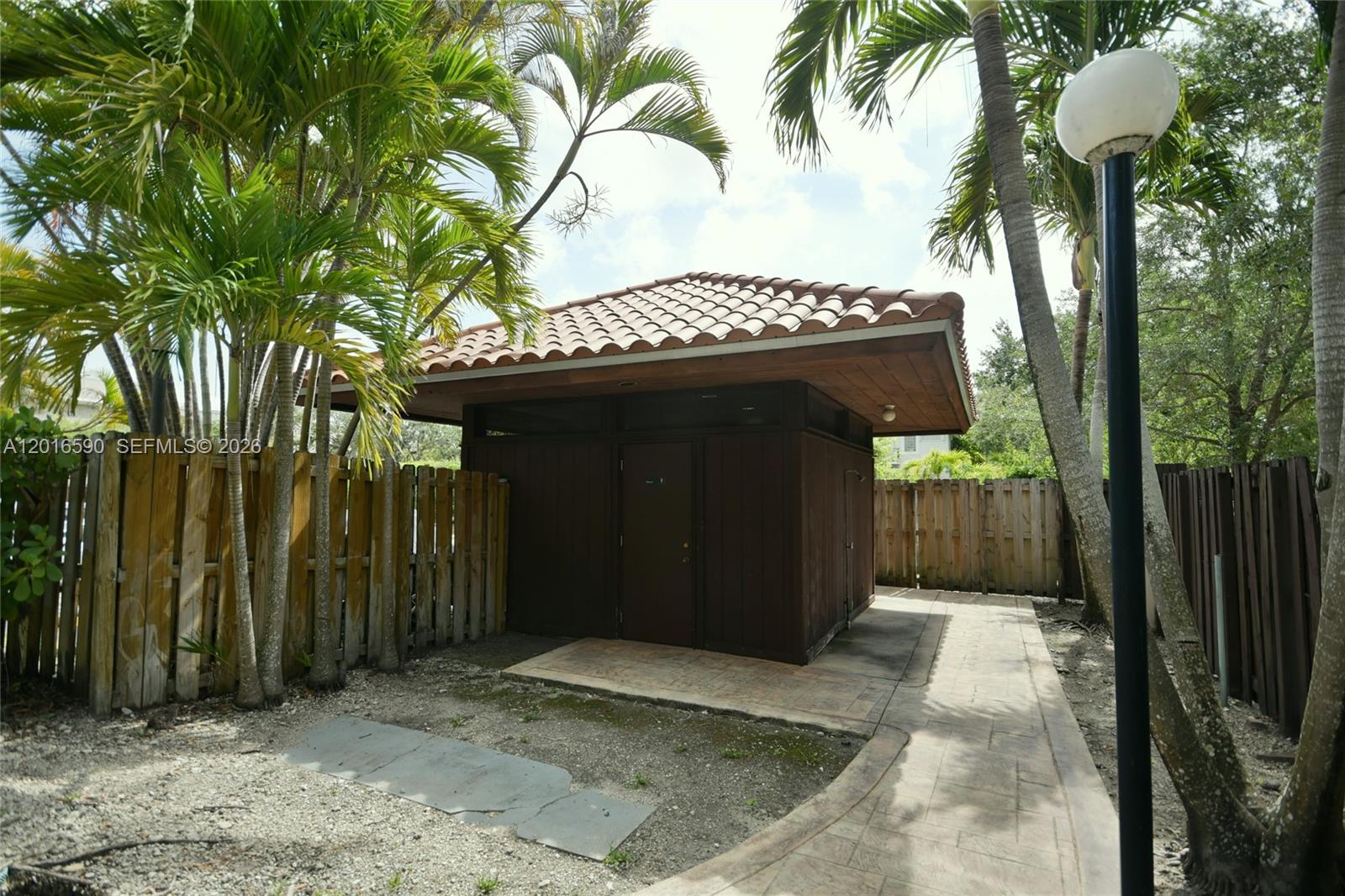 6884 N Kendall Dr #C401, Pinecrest FL 33156