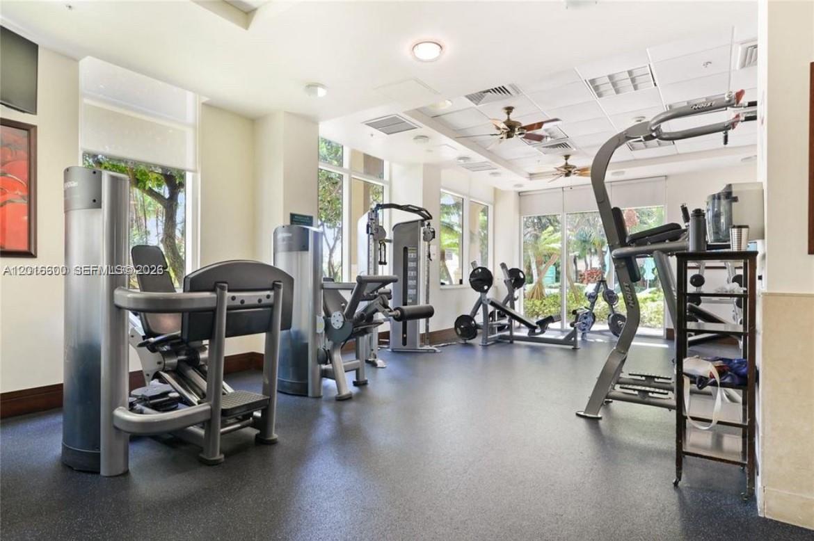 19501 W Country Club Dr #510, Aventura FL 33180
