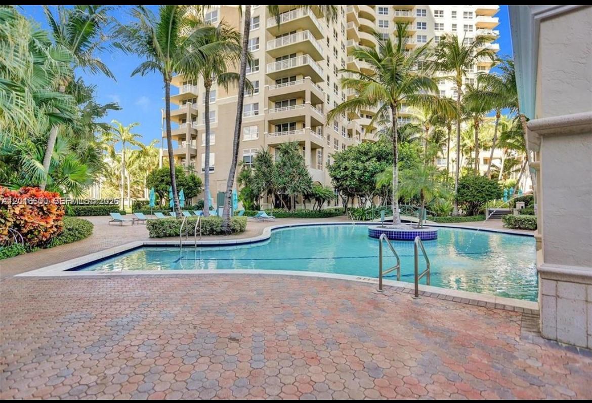 19501 W Country Club Dr #510, Aventura FL 33180