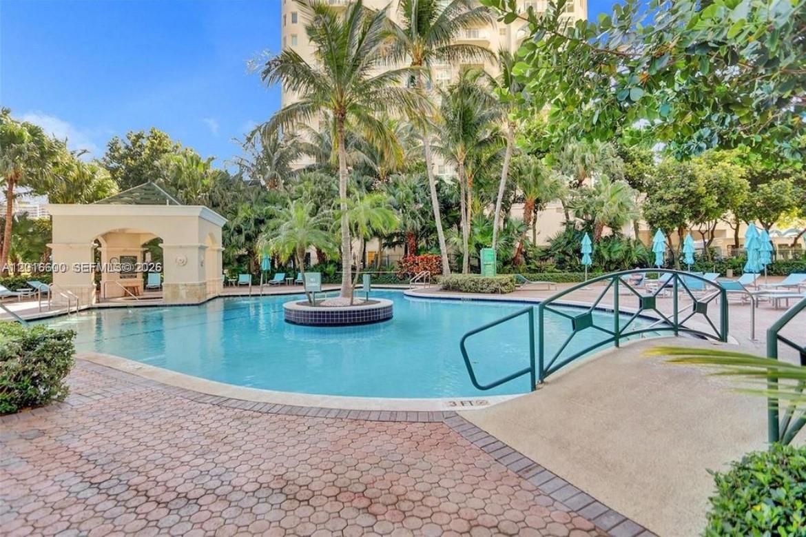 19501 W Country Club Dr #510, Aventura FL 33180