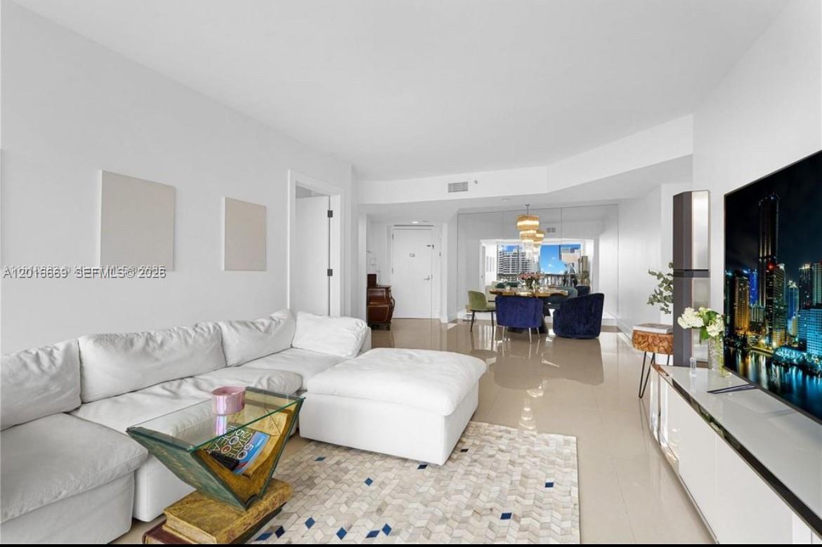 1000 W Island Blvd #2508, Aventura FL 33160