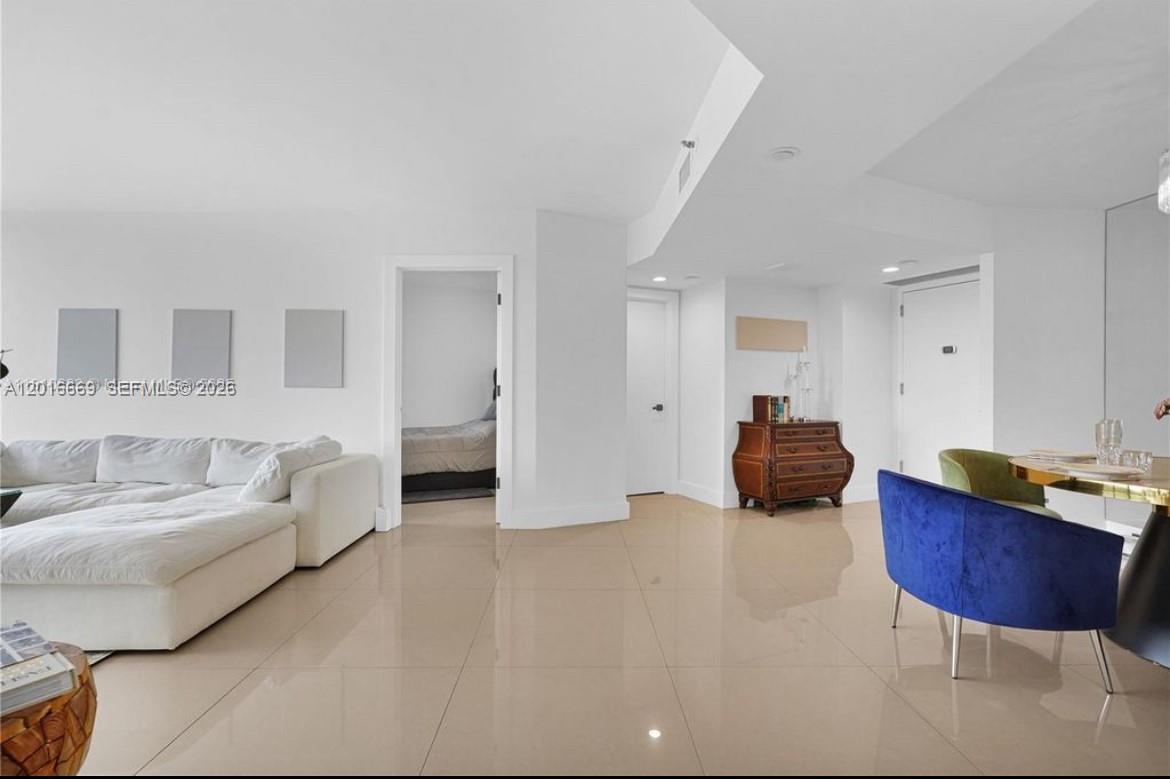 1000 W Island Blvd #2508, Aventura FL 33160