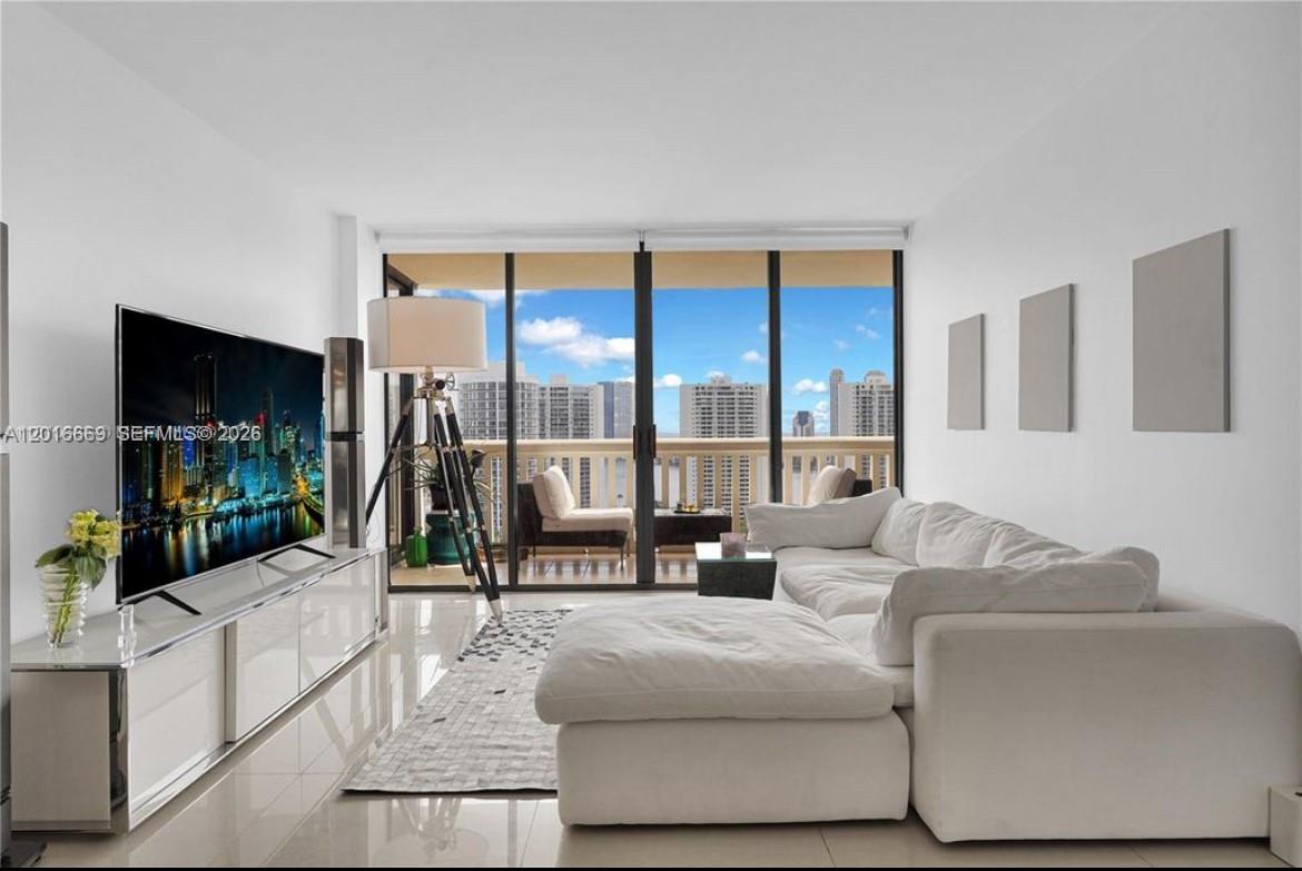1000 W Island Blvd #2508, Aventura FL 33160