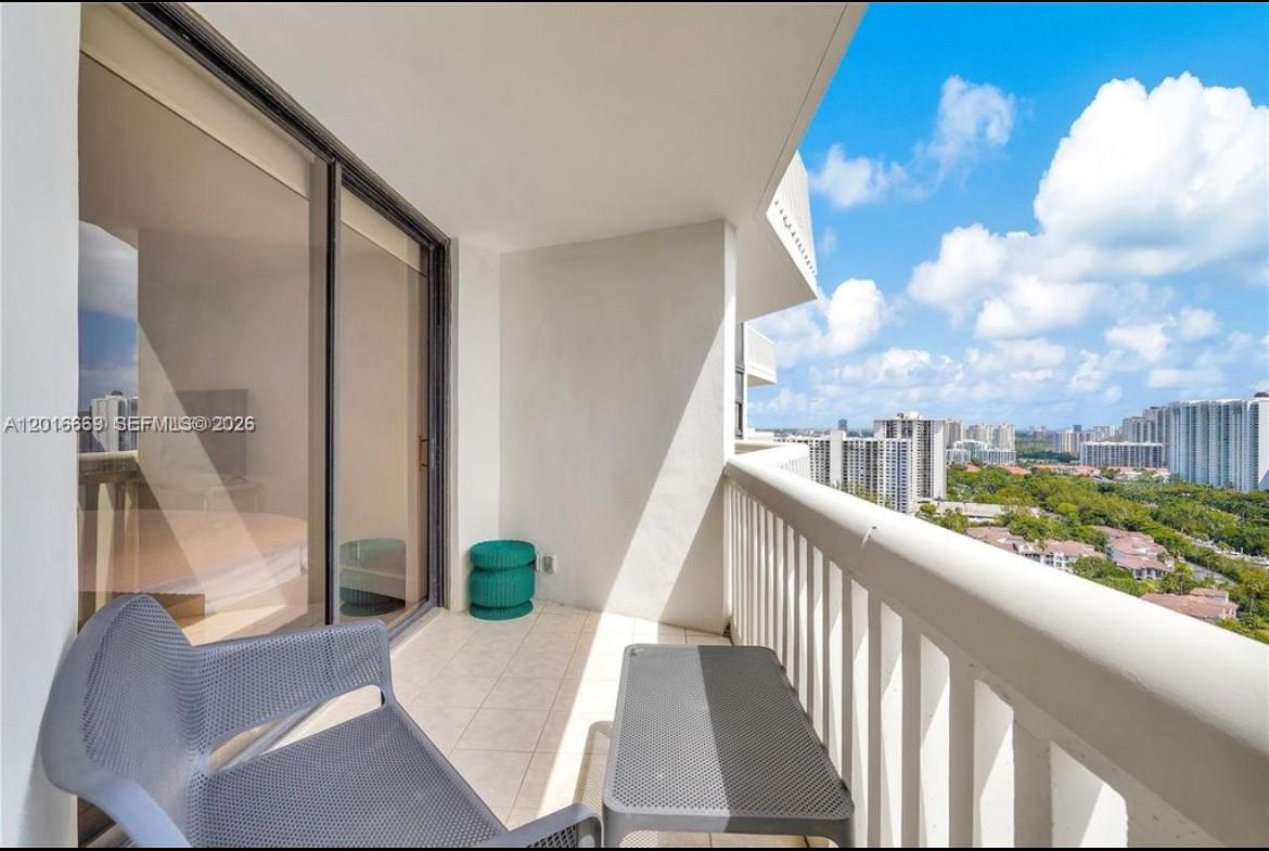 1000 W Island Blvd #2508, Aventura FL 33160