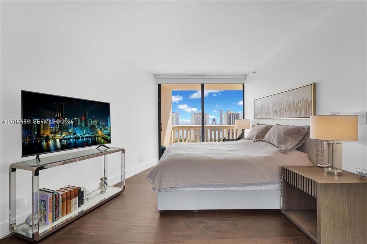 1000 W Island Blvd #2508, Aventura FL 33160