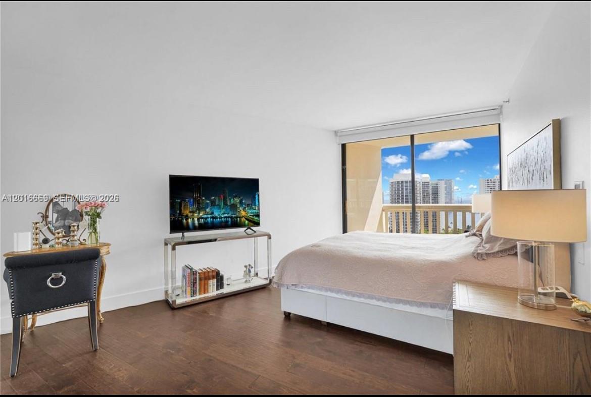1000 W Island Blvd #2508, Aventura FL 33160