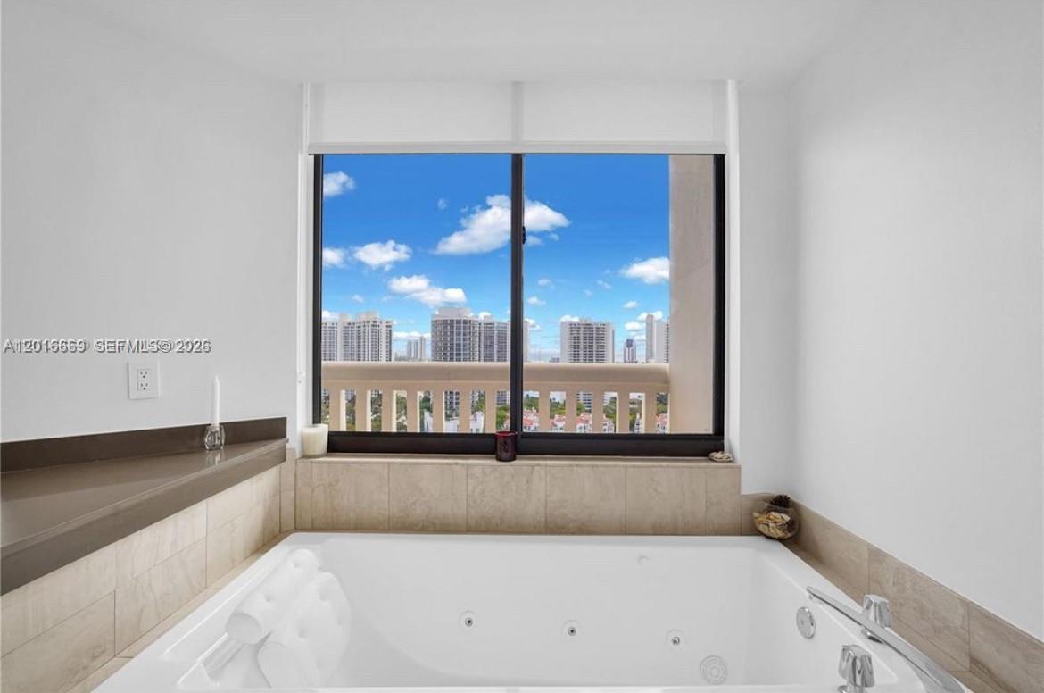 1000 W Island Blvd #2508, Aventura FL 33160