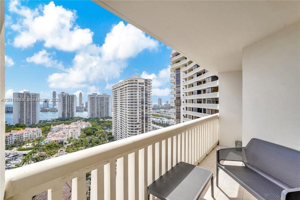 1000 W Island Blvd #2508, Aventura FL 33160