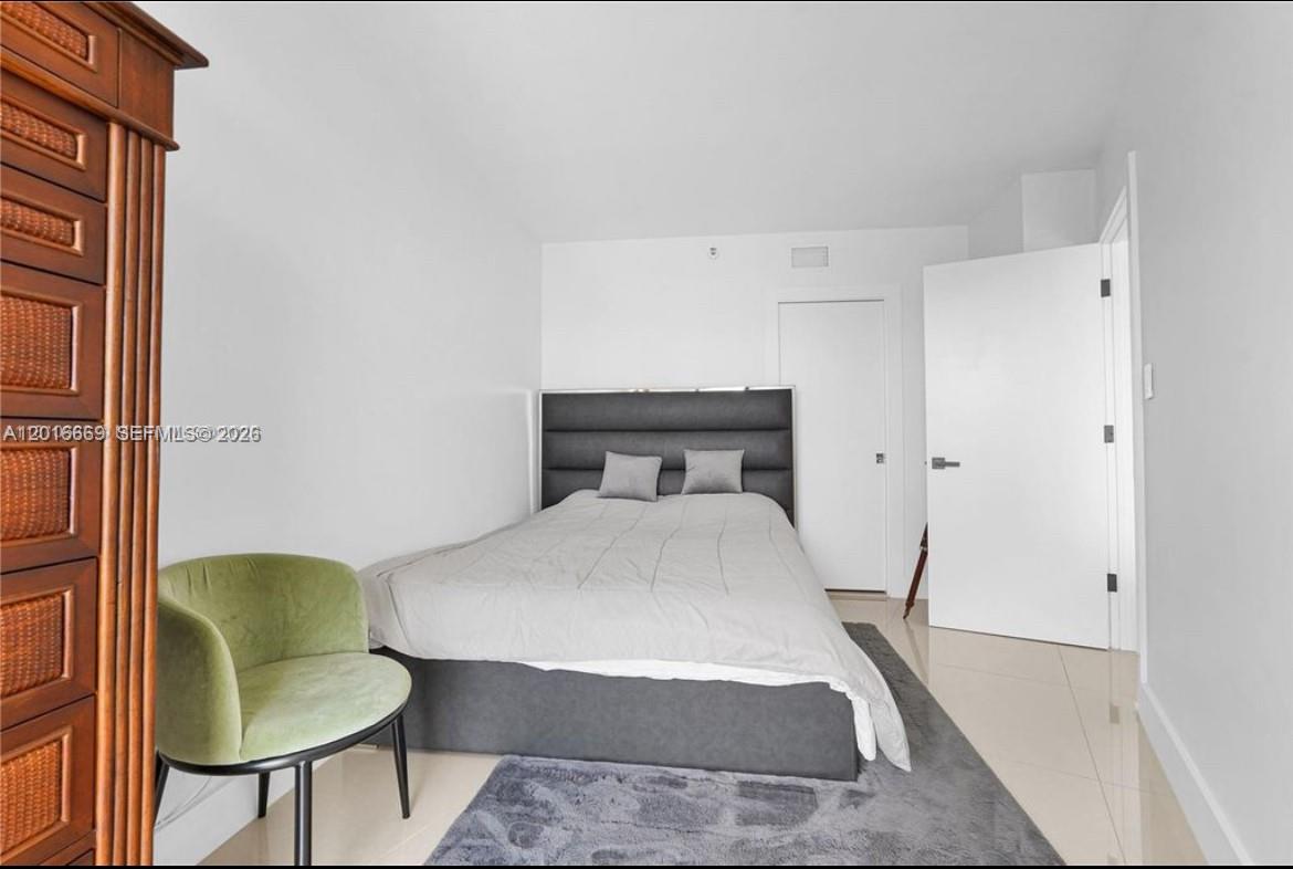 1000 W Island Blvd #2508, Aventura FL 33160