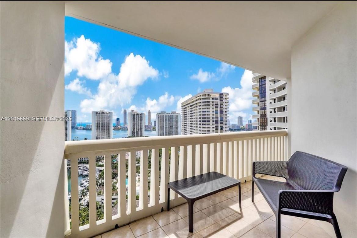 1000 W Island Blvd #2508, Aventura FL 33160
