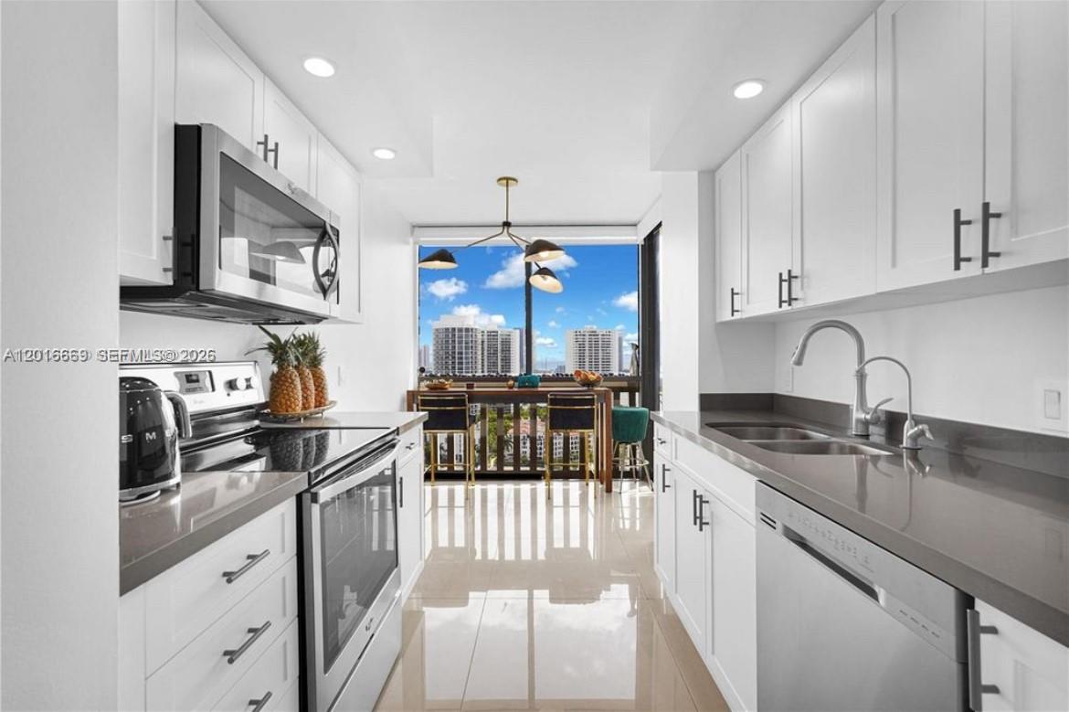 1000 W Island Blvd #2508, Aventura FL 33160