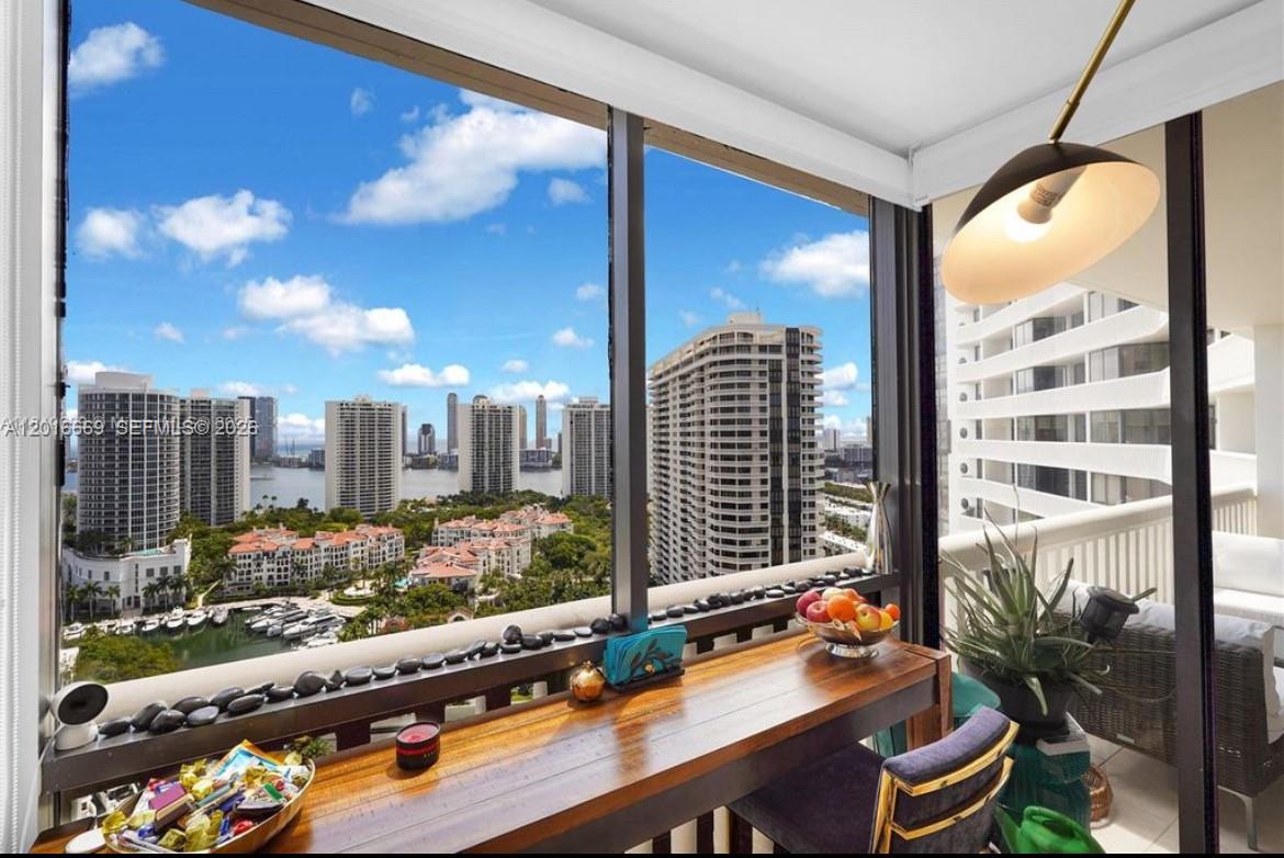 1000 W Island Blvd #2508, Aventura FL 33160