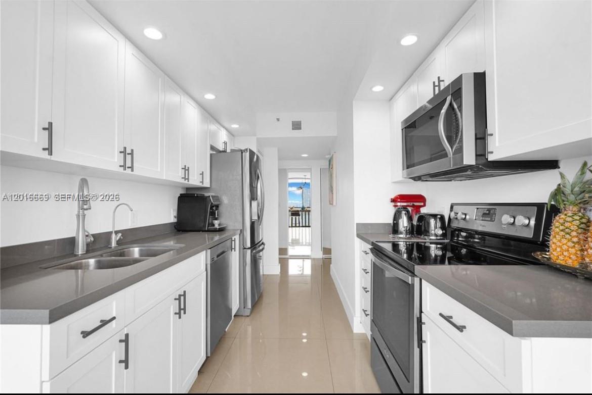 1000 W Island Blvd #2508, Aventura FL 33160