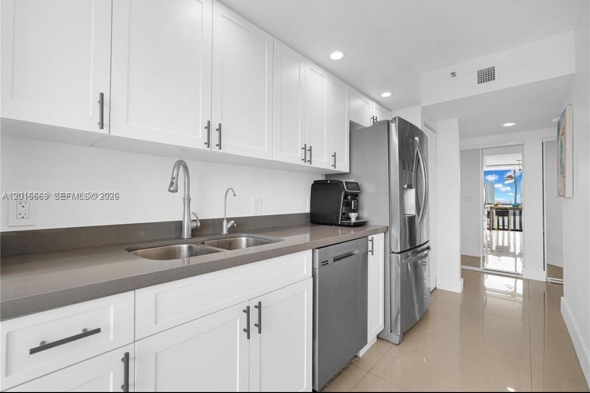 1000 W Island Blvd #2508, Aventura FL 33160