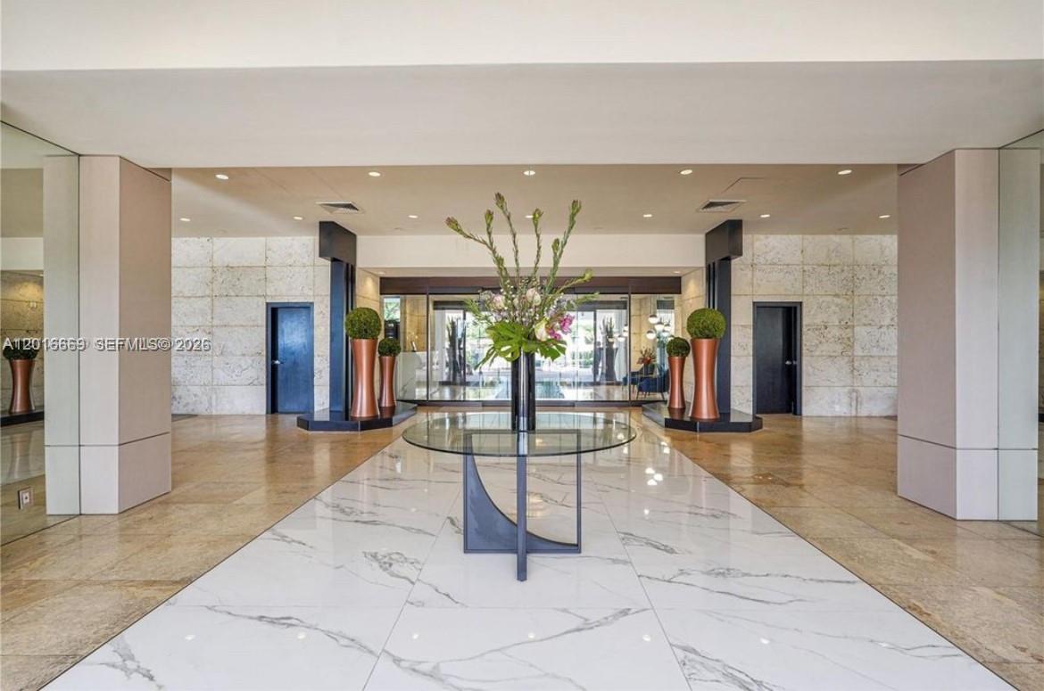 1000 W Island Blvd #2508, Aventura FL 33160