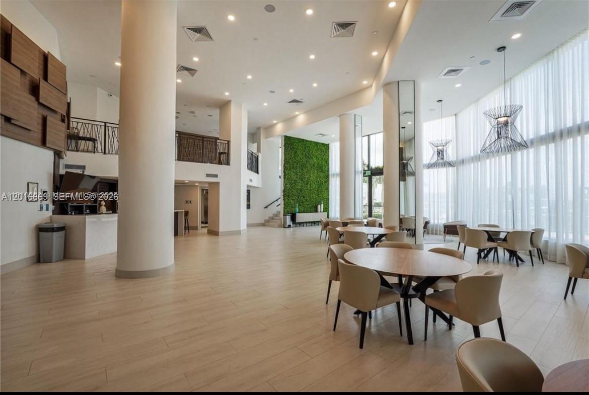 1000 W Island Blvd #2508, Aventura FL 33160