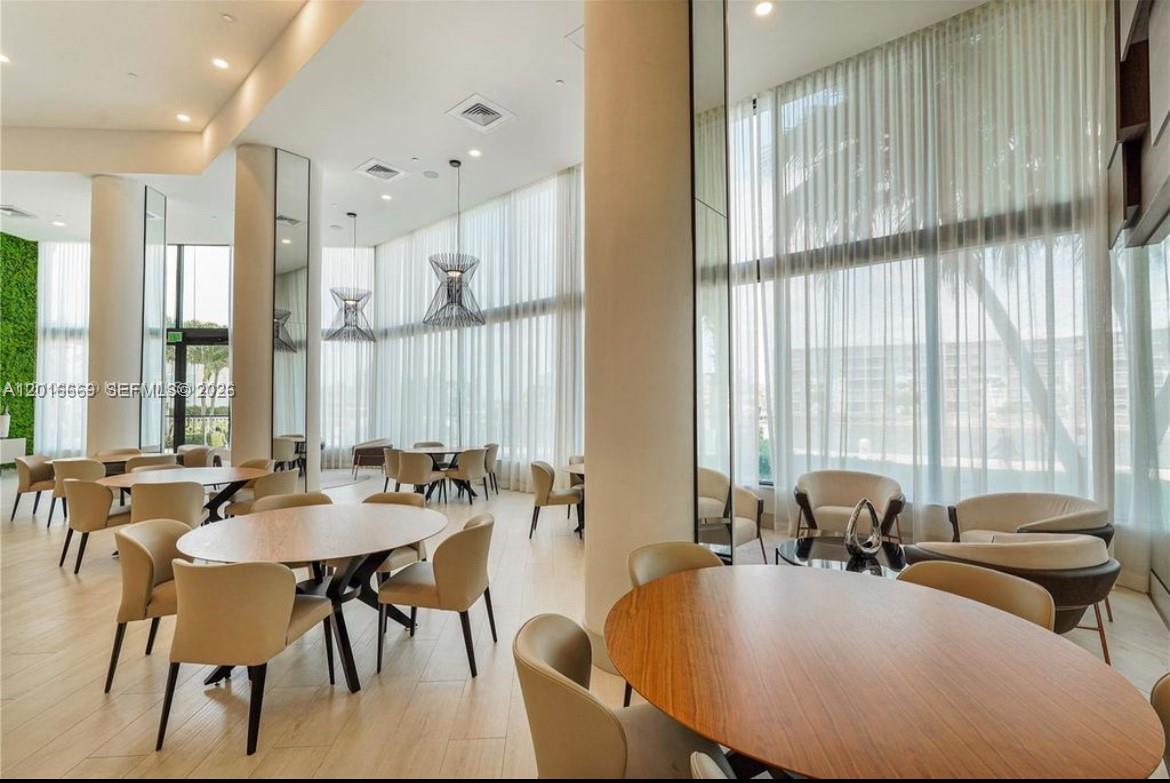 1000 W Island Blvd #2508, Aventura FL 33160