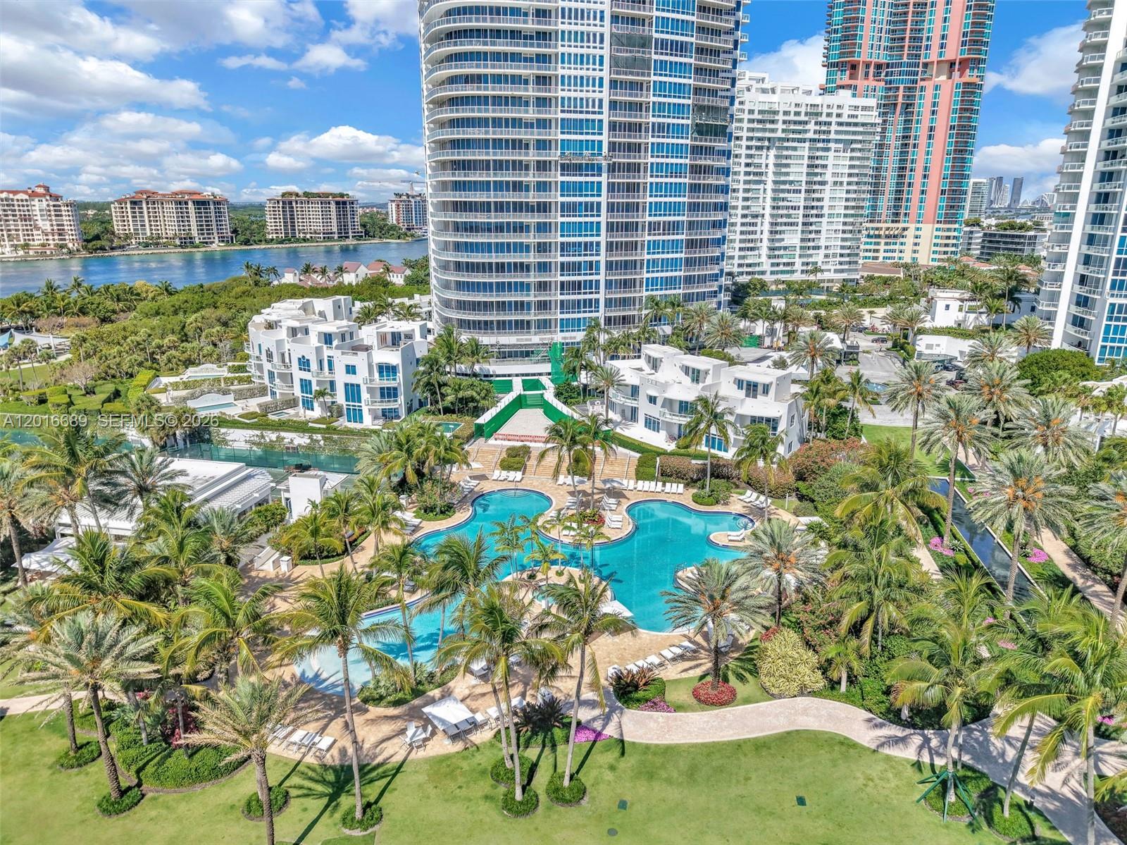 100 S Pointe Dr #801, Miami Beach FL 33139