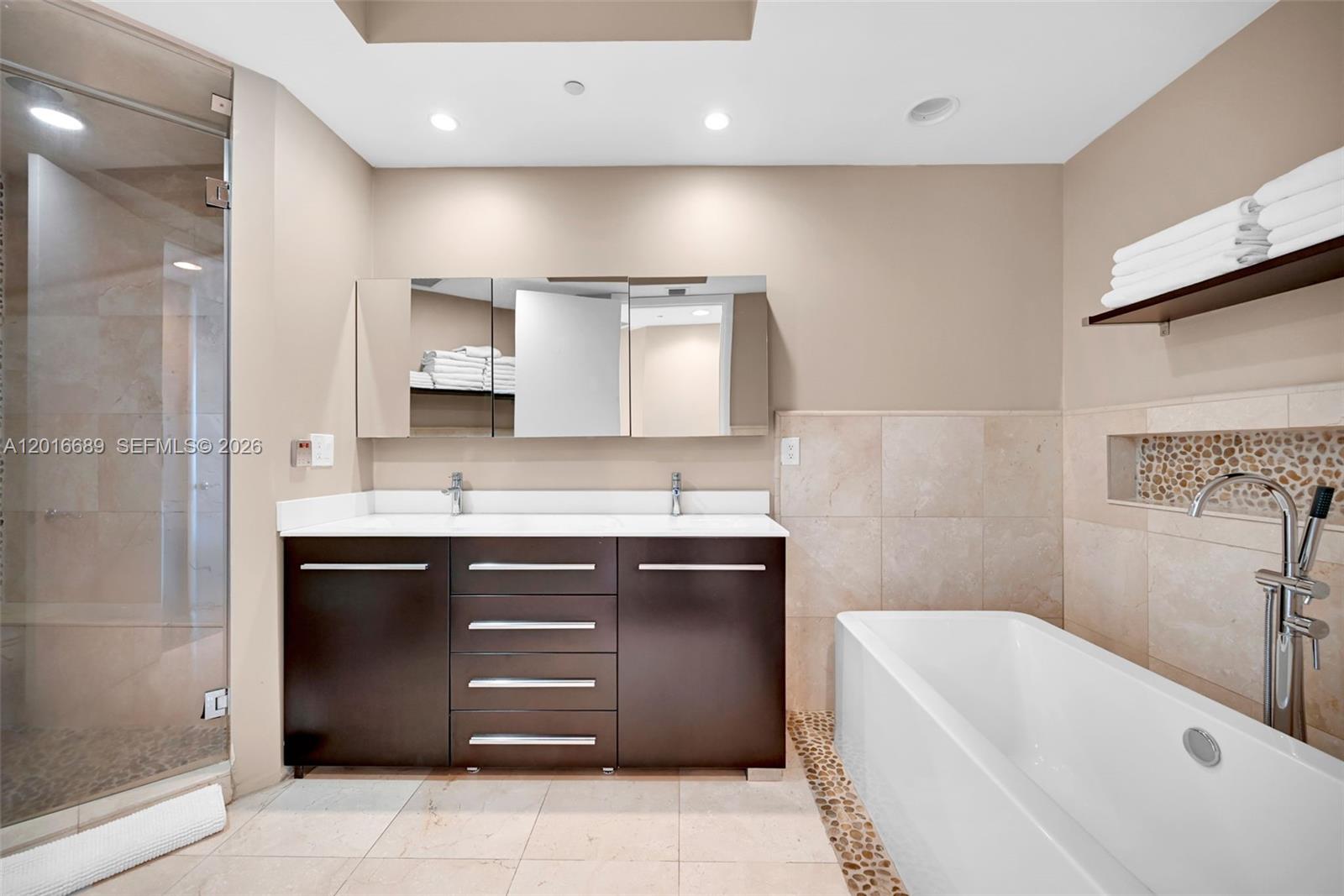 100 S Pointe Dr #801, Miami Beach FL 33139
