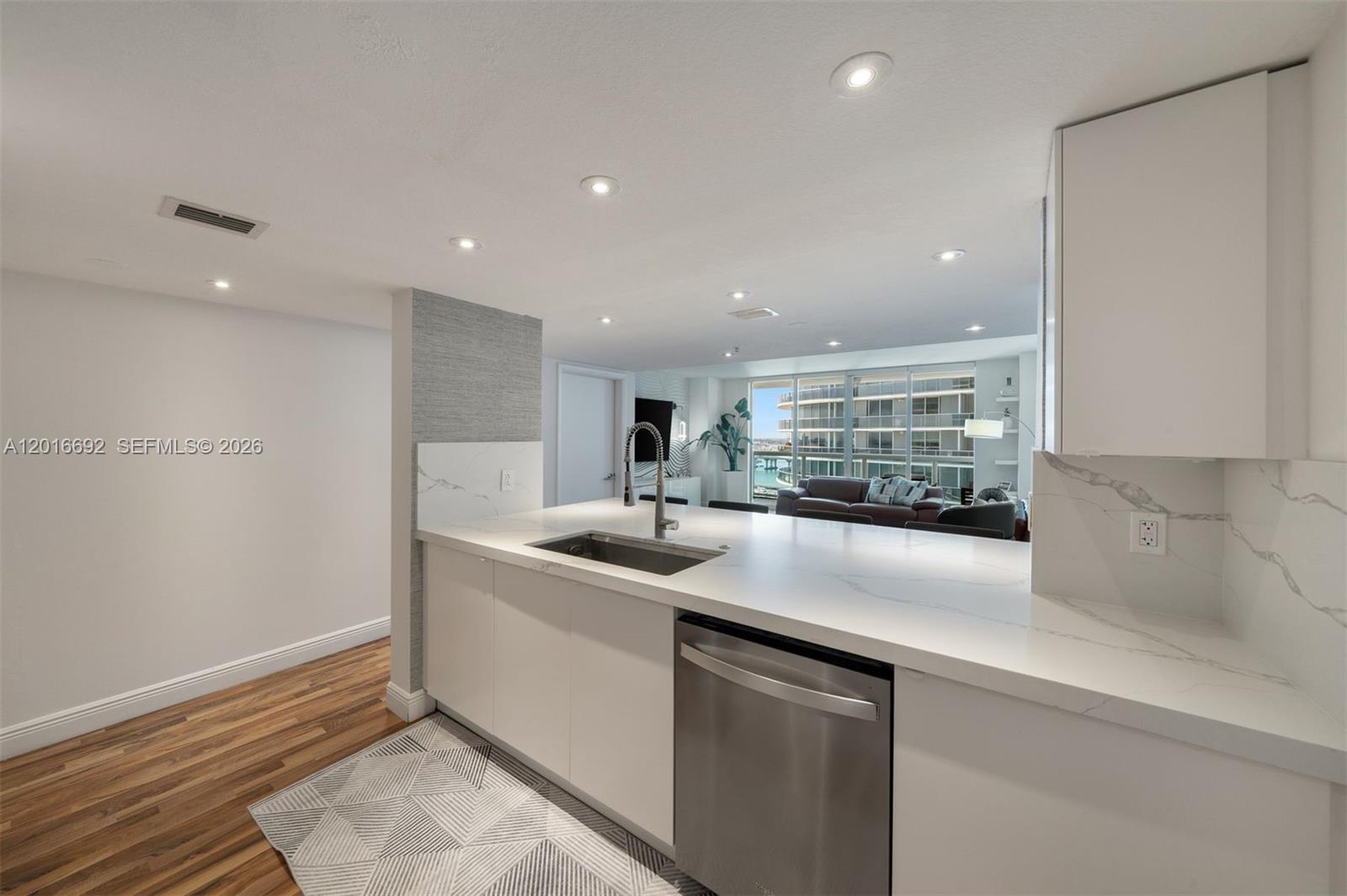 1800 N Bayshore Dr #2111, Miami FL 33132