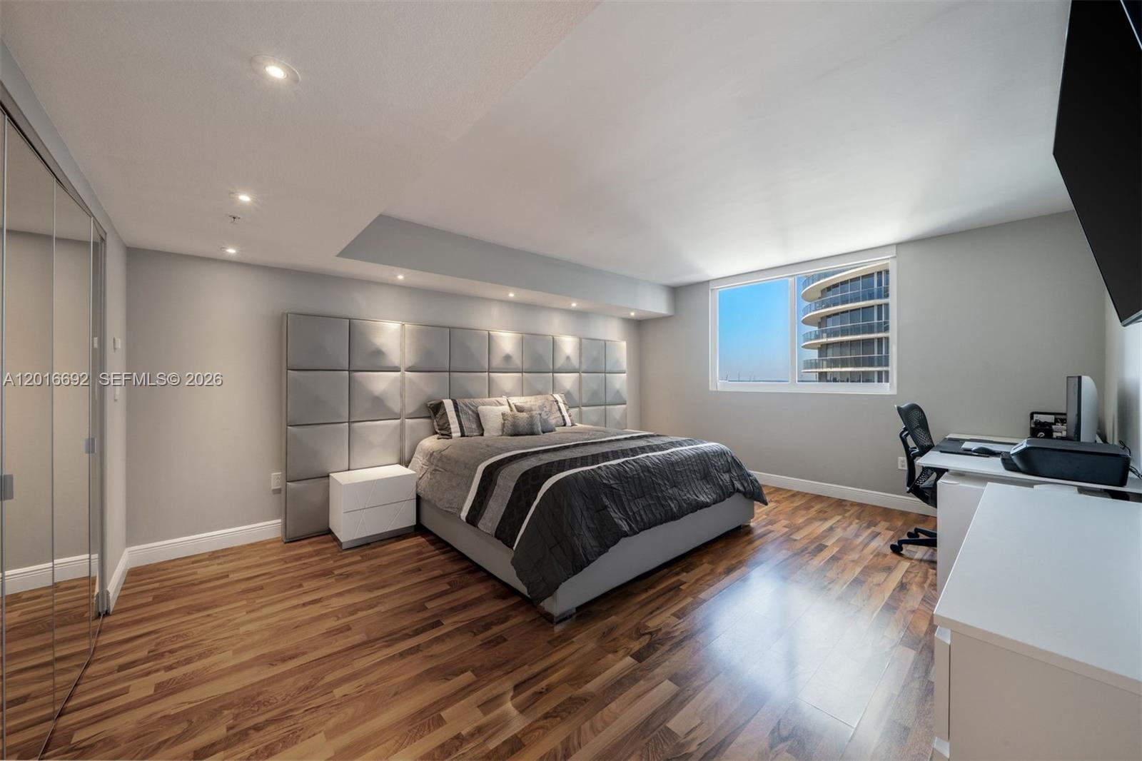1800 N Bayshore Dr #2111, Miami FL 33132