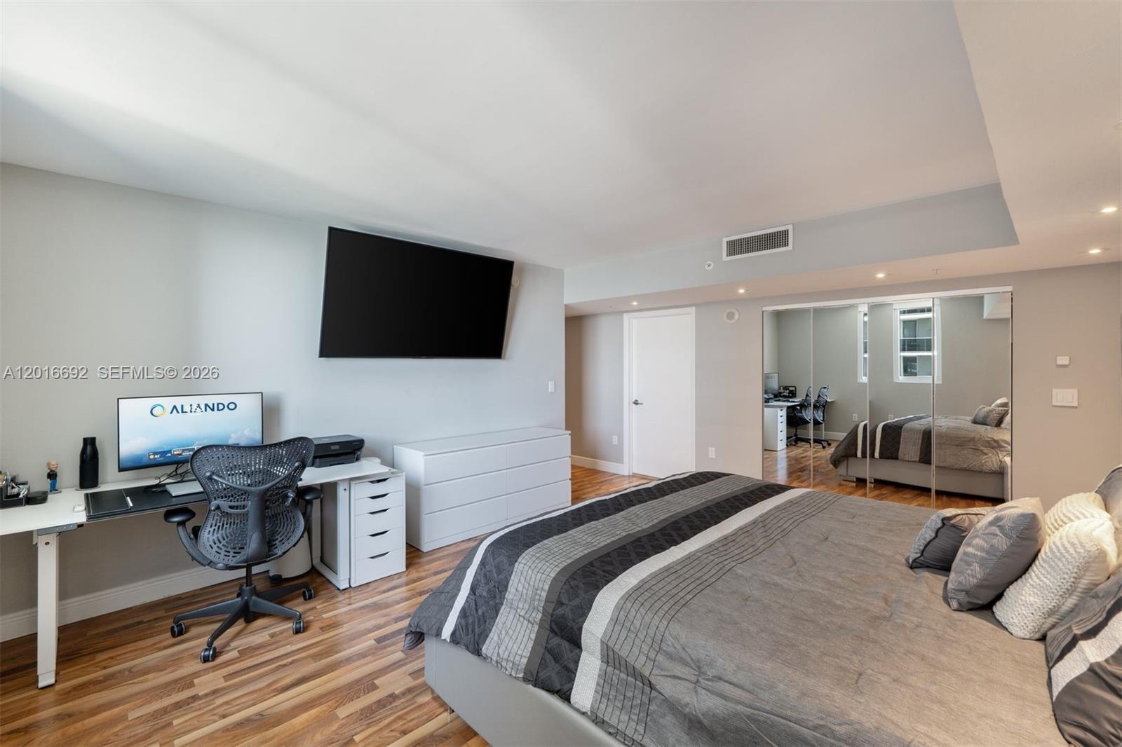 1800 N Bayshore Dr #2111, Miami FL 33132