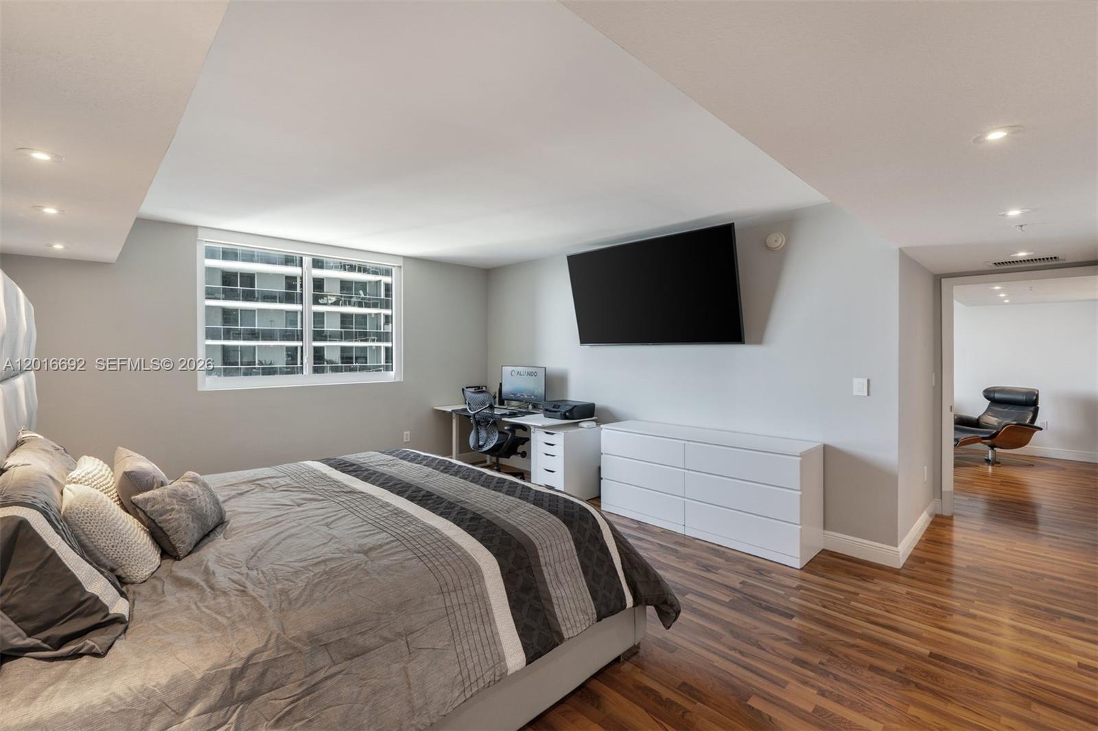 1800 N Bayshore Dr #2111, Miami FL 33132