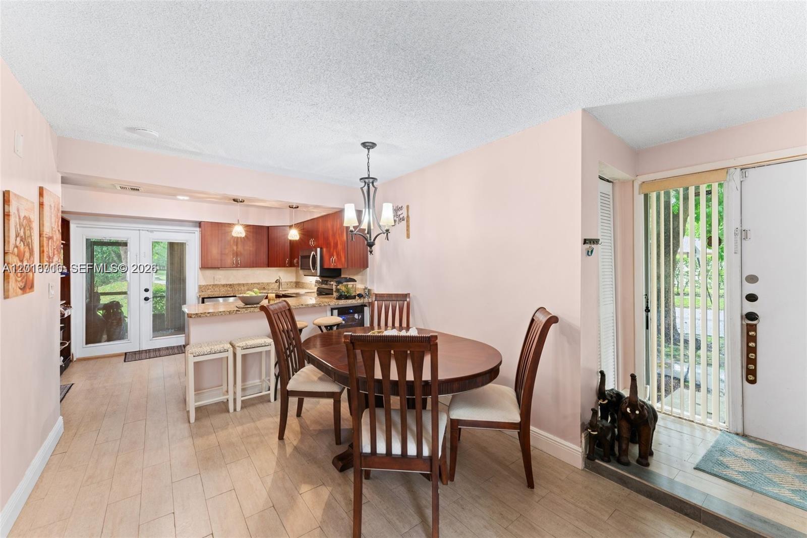 64 Wimbledon Lake Dr #64, Plantation FL 33324
