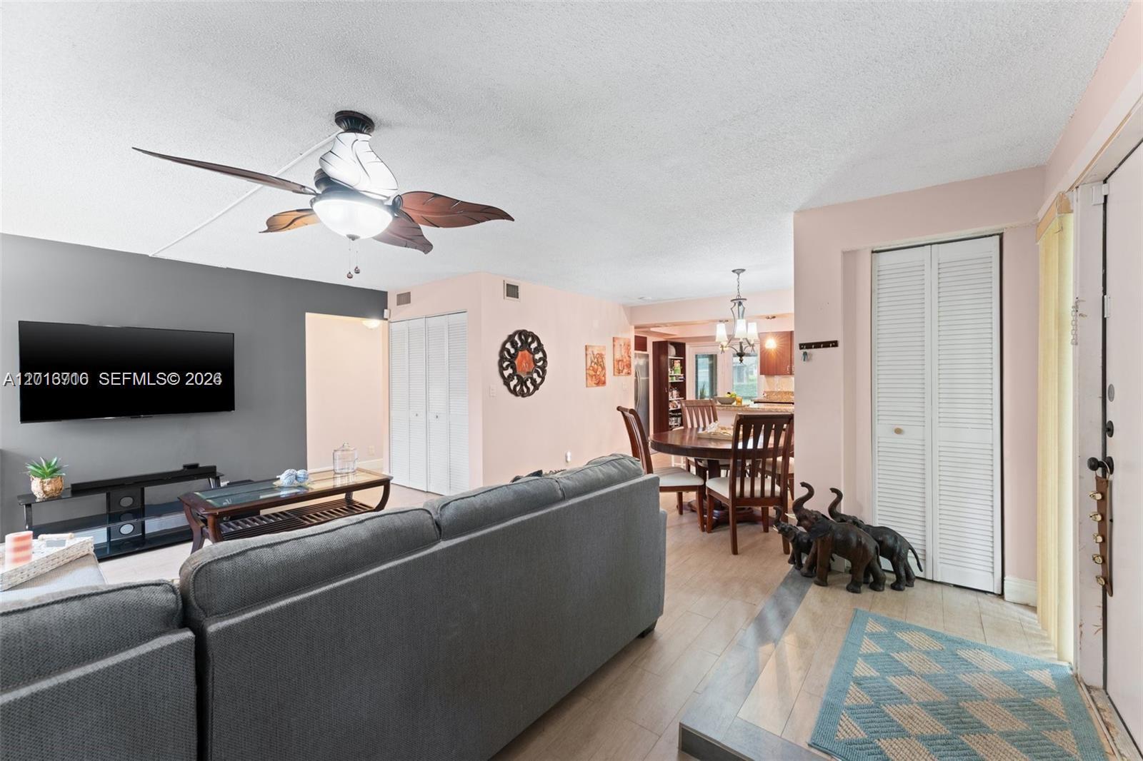 64 Wimbledon Lake Dr #64, Plantation FL 33324