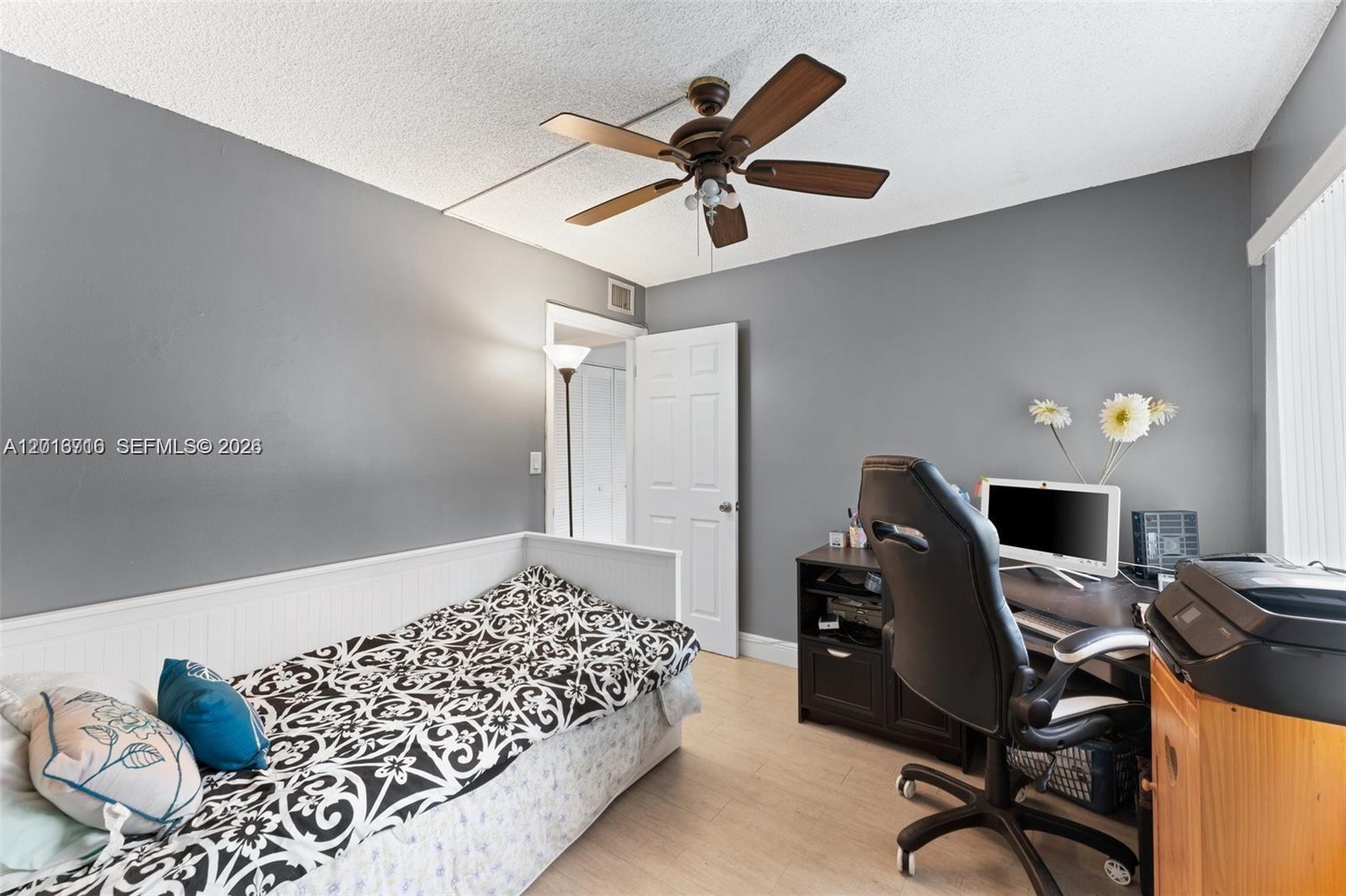64 Wimbledon Lake Dr #64, Plantation FL 33324
