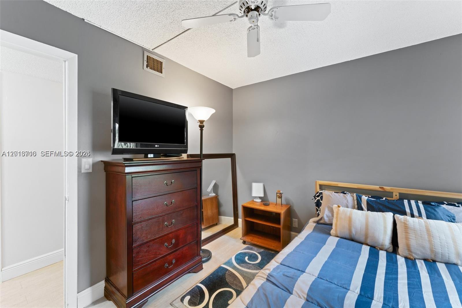 64 Wimbledon Lake Dr #64, Plantation FL 33324