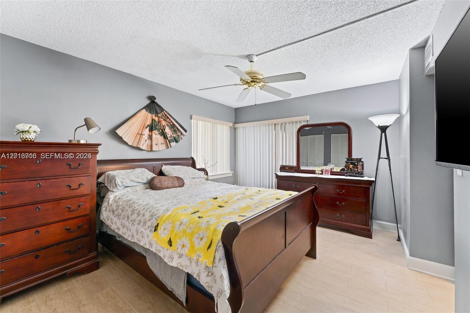 64 Wimbledon Lake Dr #64, Plantation FL 33324