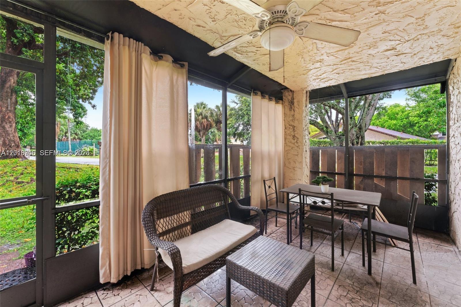64 Wimbledon Lake Dr #64, Plantation FL 33324