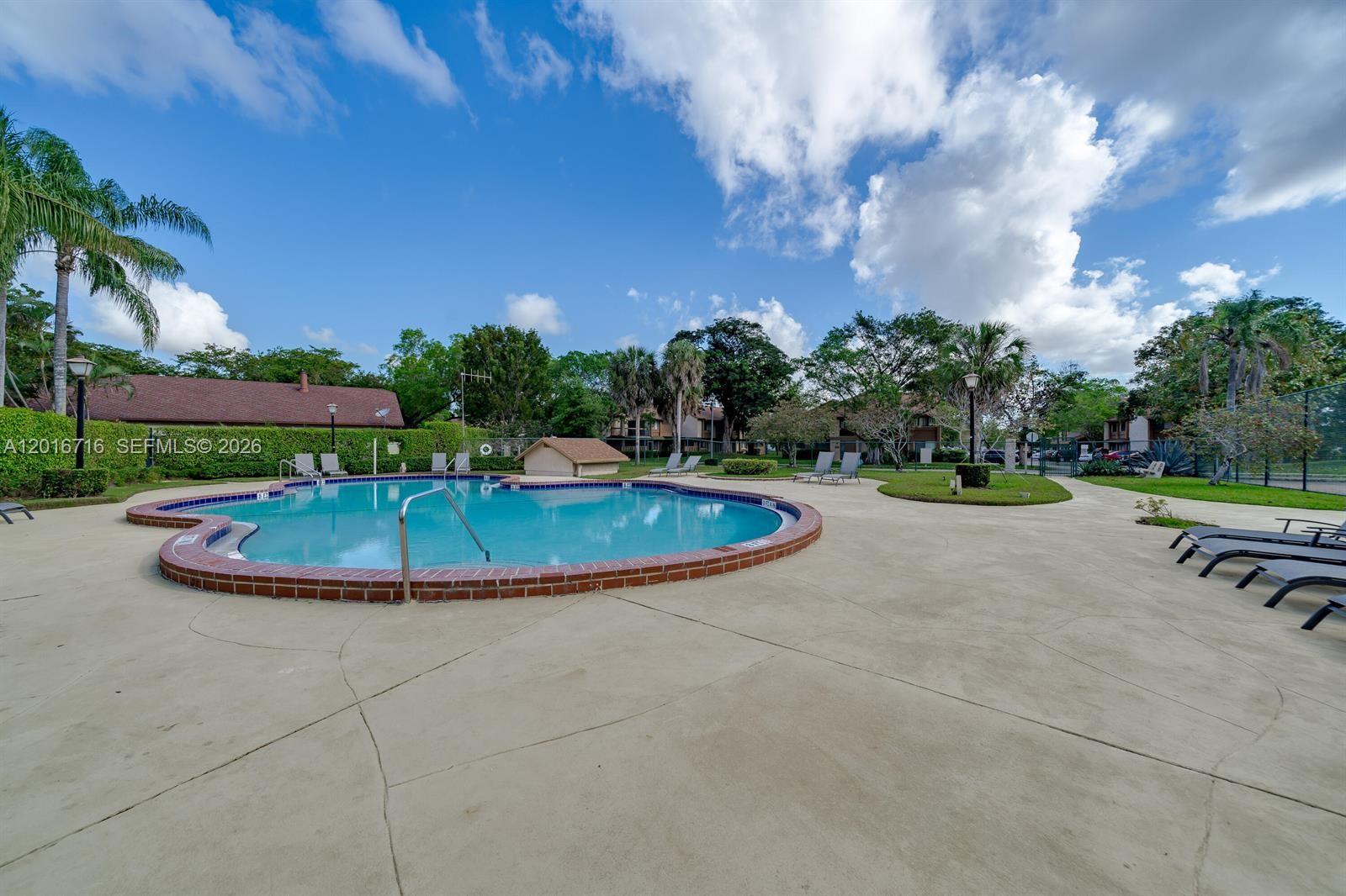64 Wimbledon Lake Dr #64, Plantation FL 33324