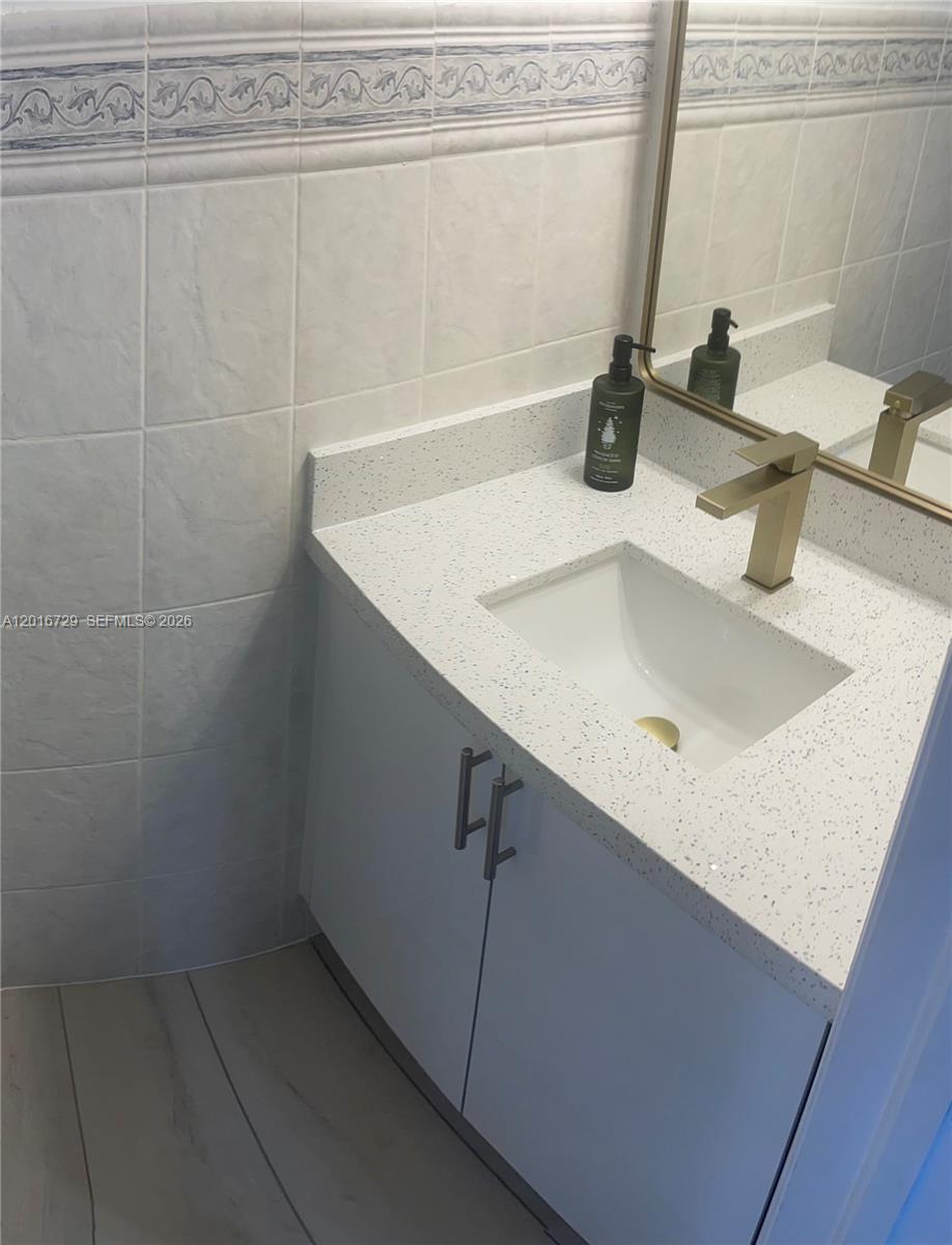 77 E 4th St #A212, Hialeah FL 33010