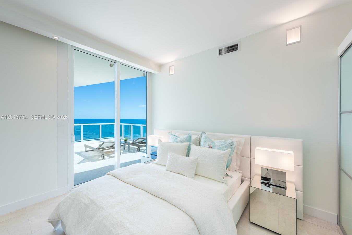 50 S Pointe Dr #3302, Miami Beach FL 33139
