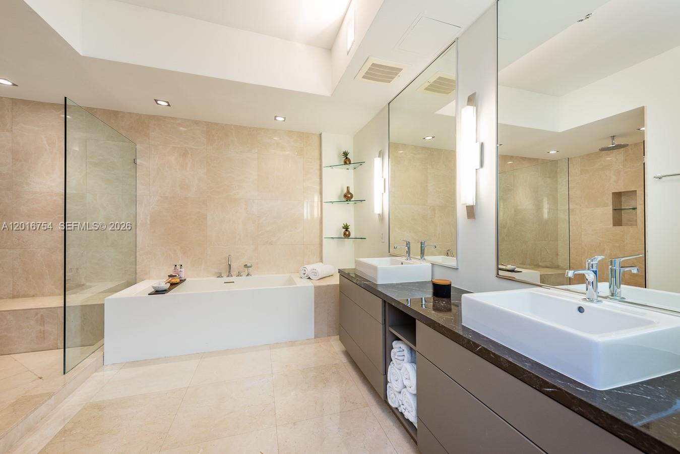 50 S Pointe Dr #3302, Miami Beach FL 33139