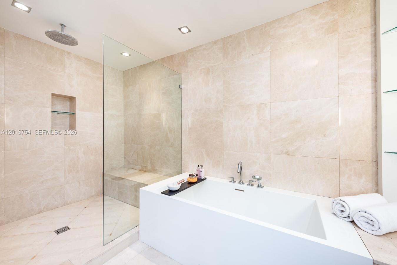 50 S Pointe Dr #3302, Miami Beach FL 33139